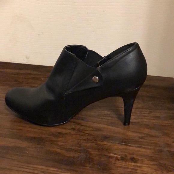 Covington heels, size 11 US - Picture 2 of 4